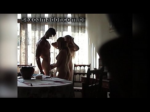 ❤️ Os amigos sexuais invitan a un home xigante e a un trío con el ❤️  Sexo en nós ☑