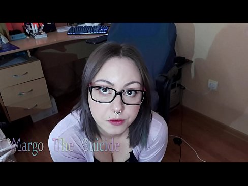 ❤️ Moza sexy con lentes chupa un consolador profundamente ante a cámara ❤️  Sexo en nós ☑