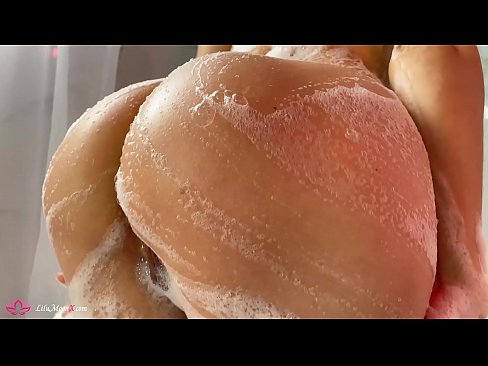 ❤️ Morena masturba o coño cun vibrador ata un orgasmo intenso na ducha ❤️  Sexo en nós ☑