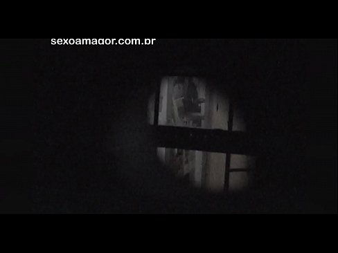 ❤️ Blondie é gravada en segredo por un voyeur do barrio escondido detrás de ladrillos ocos ❤️  Sexo en nós ☑